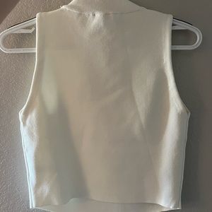 House of Harlow 1960 cream sleeveless turtleneck